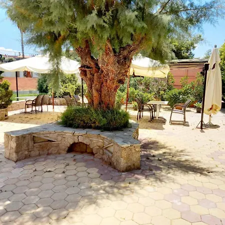 Ianos Living Spaces - 02 Lägenhet *